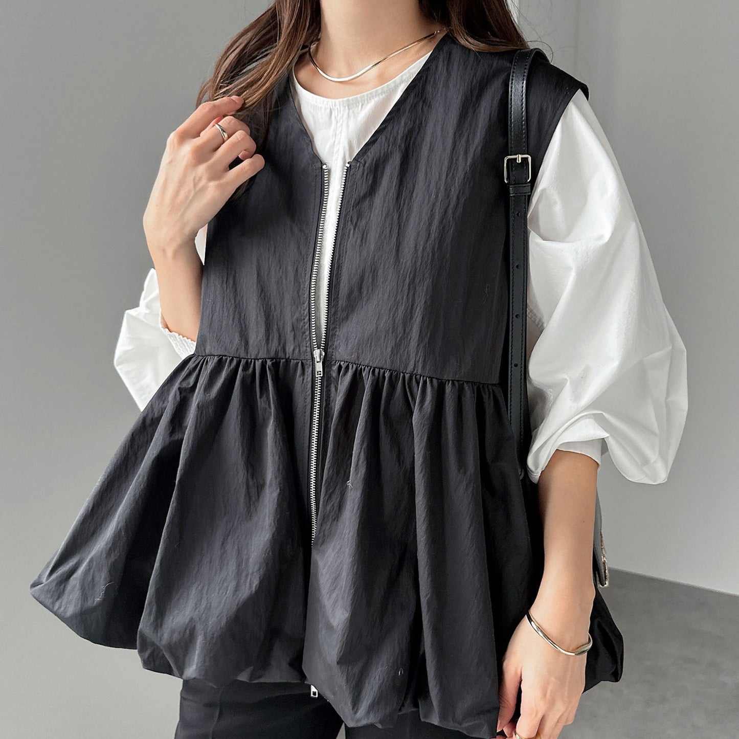 ノースリーブ ベスト レディース ラウンドネック トップス ジッパー デザイン フリル