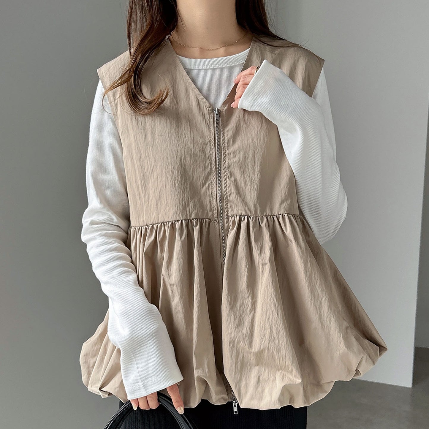 ノースリーブ ベスト レディース ラウンドネック トップス ジッパー デザイン フリル